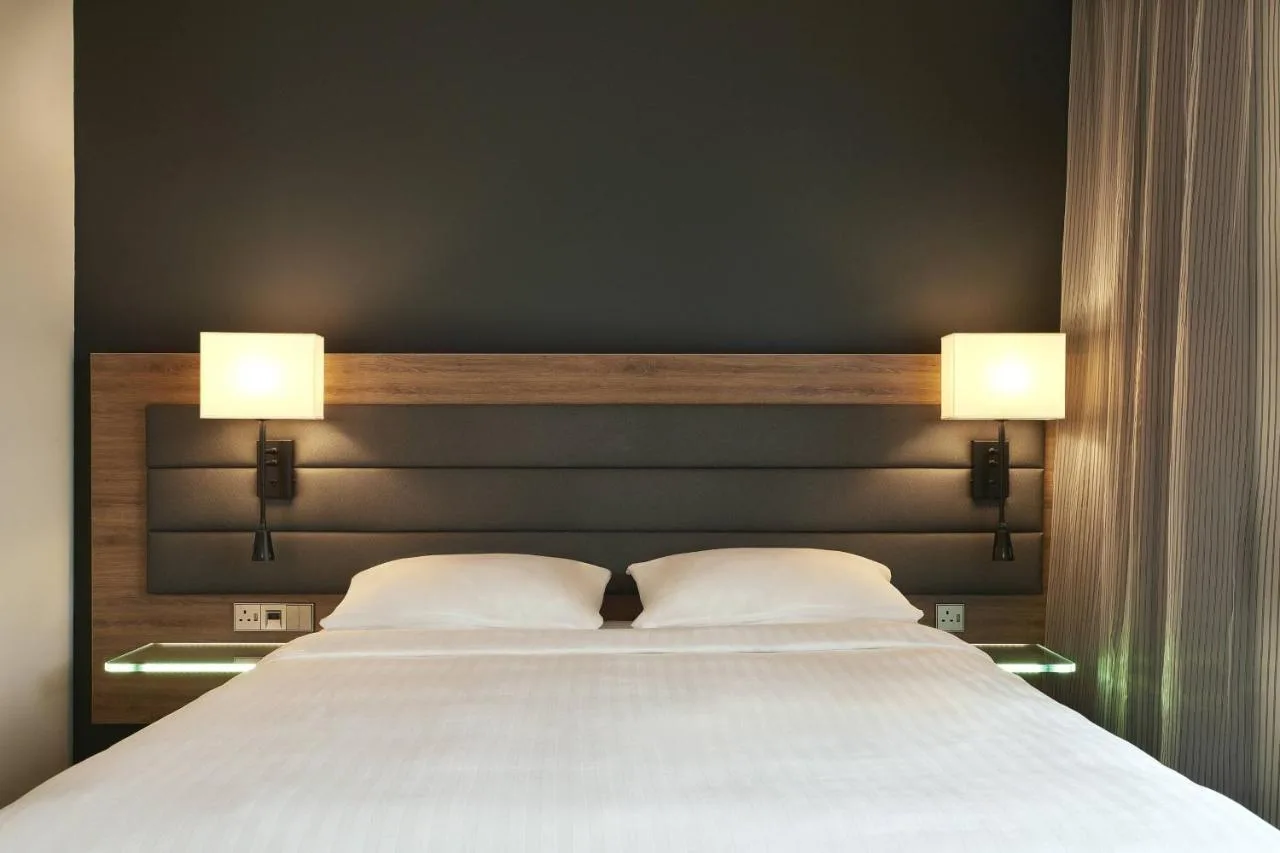 Moxy Queen Room